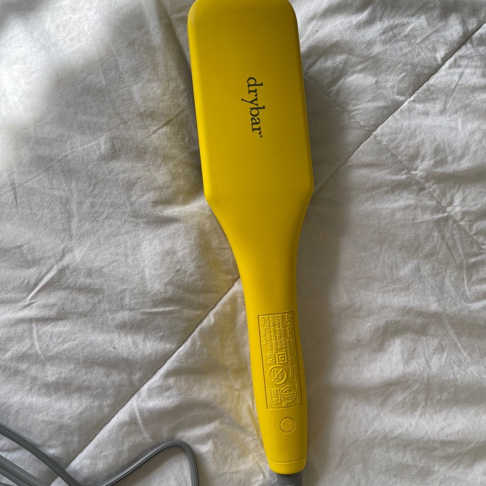 Drybar the Brush Crush heated Straightening Brush